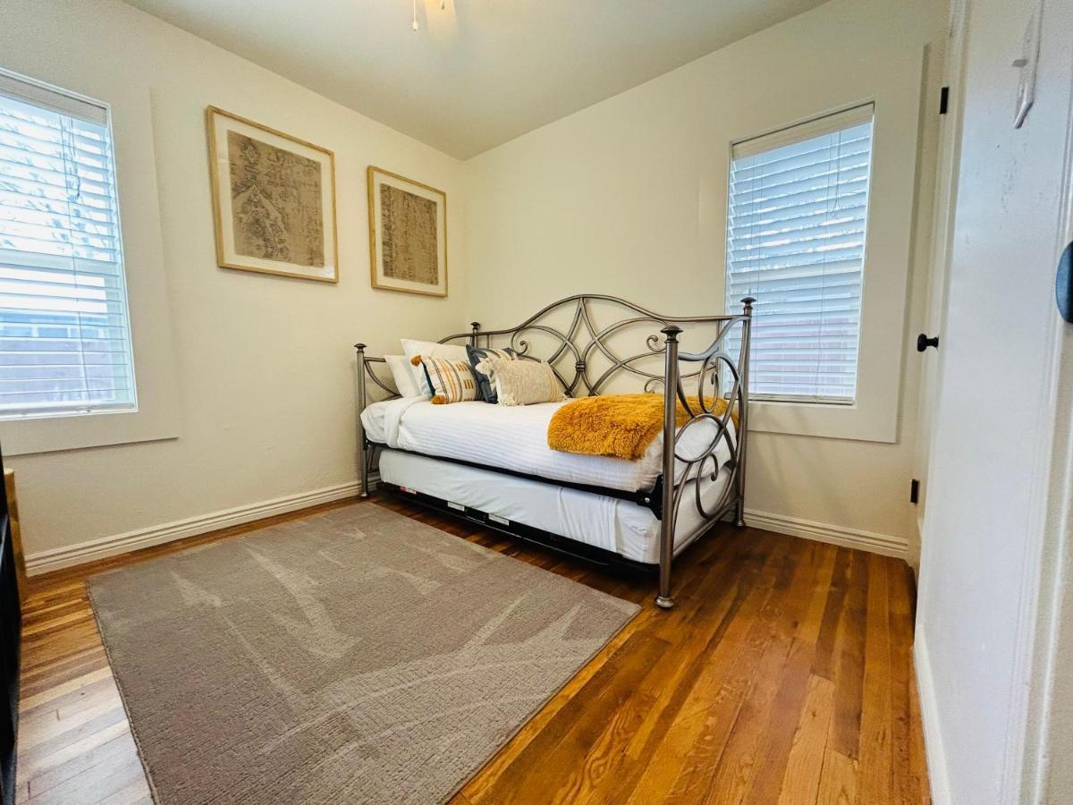 Home Sweet Idahome, Feels Like Home With All The Decor You Wish You Could Afford King Bed In Master, Fully Fenced Dog Friendly Yard, A Few Blocks From Bsu And Downtown Boise, Your Perfect Stay! Eksteriør billede